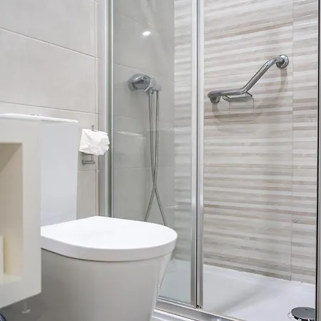 Bed & Breakfast By The Sea - 3*