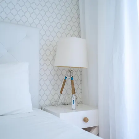 Bed & Breakfast By The Sea - 3*