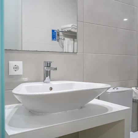 By The Sea - Bed & Breakfast Nazaré