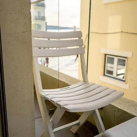 By The Sea - Bed & Breakfast Nazaré