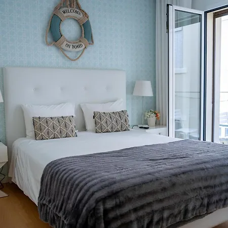 By The Sea - Bed & Breakfast Nazaré