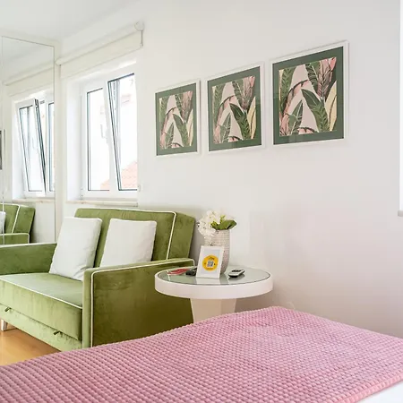 By The Sea - Bed & Breakfast