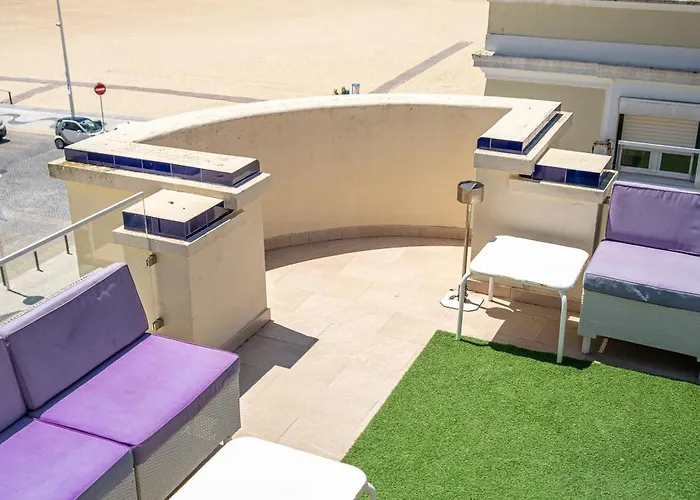 By The Sea - 3* Nazaré