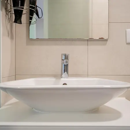 By The Sea - ベッド・アンド・ブレックファスト