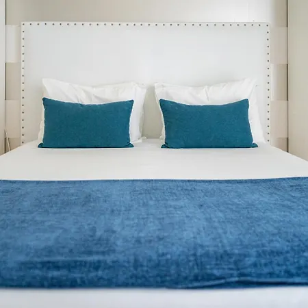 By The Sea - ナザレ