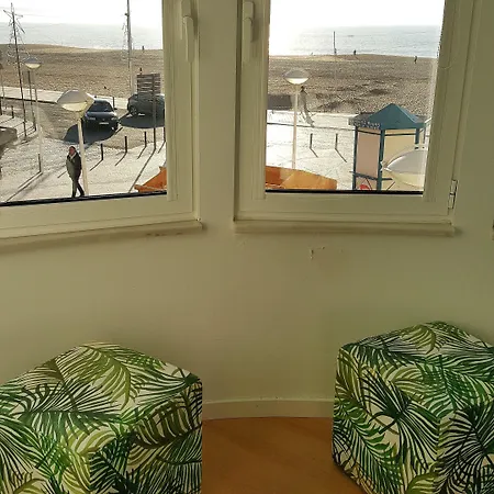 By The Sea - ナザレ