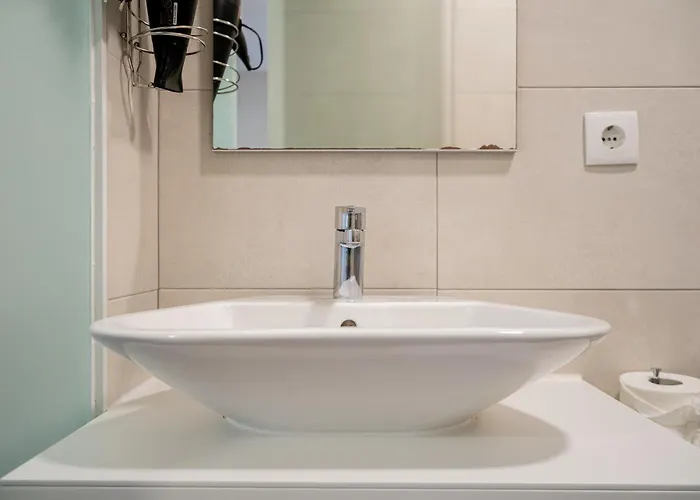 By The Sea - לינה וארוחת בוקר