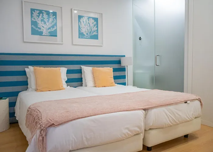 By The Sea - לינה וארוחת בוקר 3*