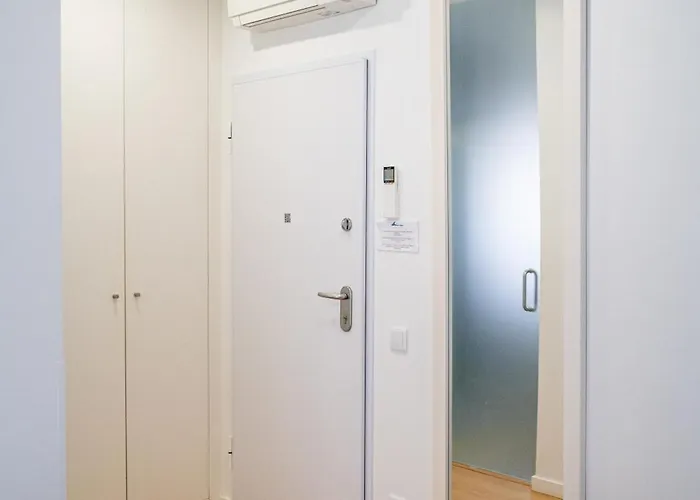 By The Sea - לינה וארוחת בוקר 3*