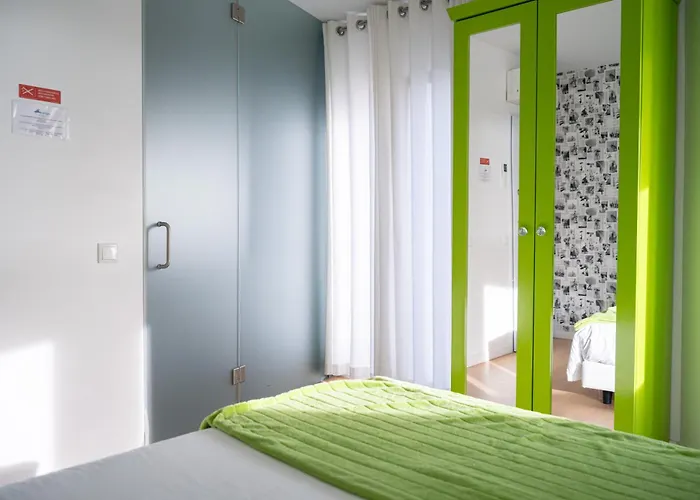 By The Sea - לינה וארוחת בוקר 3*