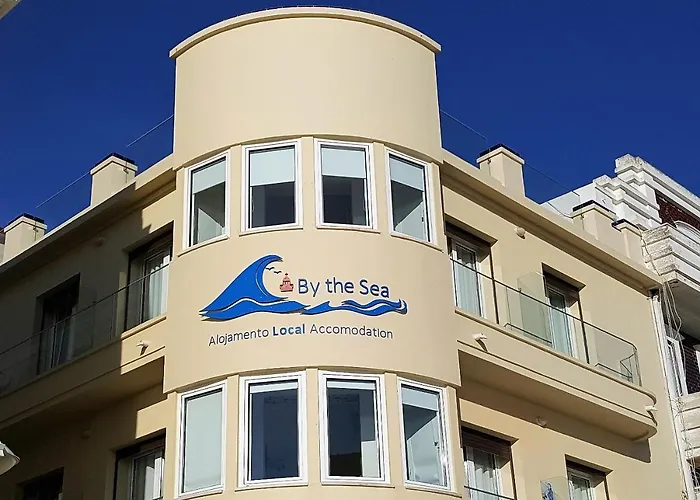 By The Sea - לינה וארוחת בוקר 3*